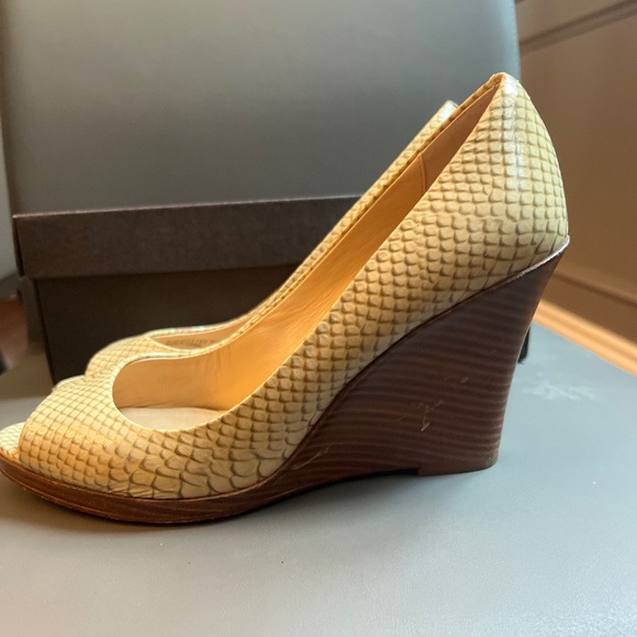 Cole Haan Margot Ot. Wedge - colour: gold PYT print, US women’s size 7.5M - Picture 2 of 6